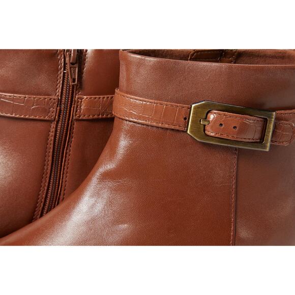 NWT Clarks Women's Maye Grace Fashion Boot, Tan Leather, 6 Medium US - Picture 4 of 6